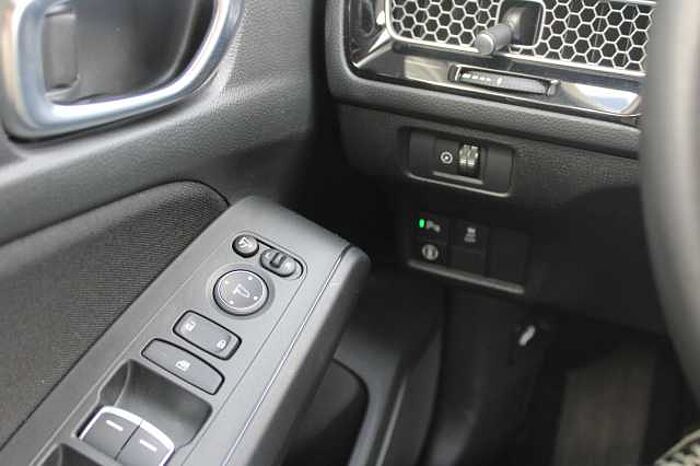 Honda Civic e: HEV Elegance