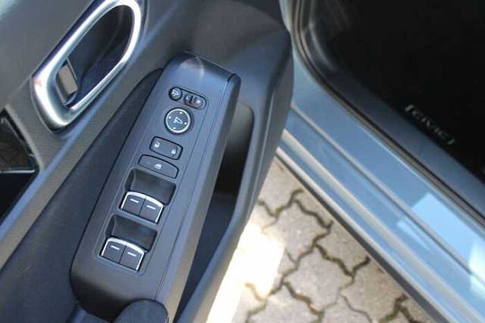 Honda Civic e: HEV Elegance